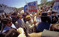 On a campaign trip in Texas First Lady Betty Ford, aka “First Momma,” greets the crowd gathered at San Jacinto Battlefield Park for a Bicentennial celebration.  San Jacinto, Texas.  April 21, 1976.