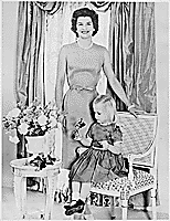 H0002-2. Betty Ford with Susan Ford. 1961.
