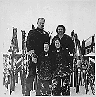 H0008-2. Gerald R. Ford, Jr., and Mrs. Ford with Jack Ford and Mike Ford at Boyne Mountain, MI. 1961.