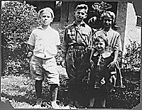 H0024-4. Gerald R. Ford, Jr. poses with his cousins Gardner and Adele James and an unidentified girl. 1924.