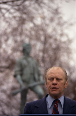 As part of the inauguration of the nation’s Bicentennial, President Ford speaks at a Patriot’s Day ceremony on Lexington Green.  