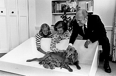 Susan, Mrs. Ford, and President Ford with Liberty and puppies