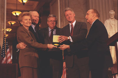 President Ford and First Lady Betty Ford receive the Congressional Gold Medal from Speaker of the House Dennis Hastert and Senator Strom Thurmond.  Also shown is President Bill Clinton.  