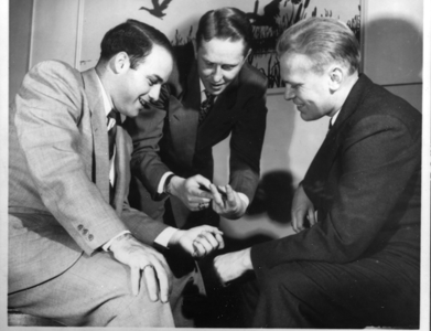 Gerald R. Ford talks baseball with St. Louis Cardinals Red Schoendienst and Joe Garagiola in Peoria, Illinois on January 21, 1950. 