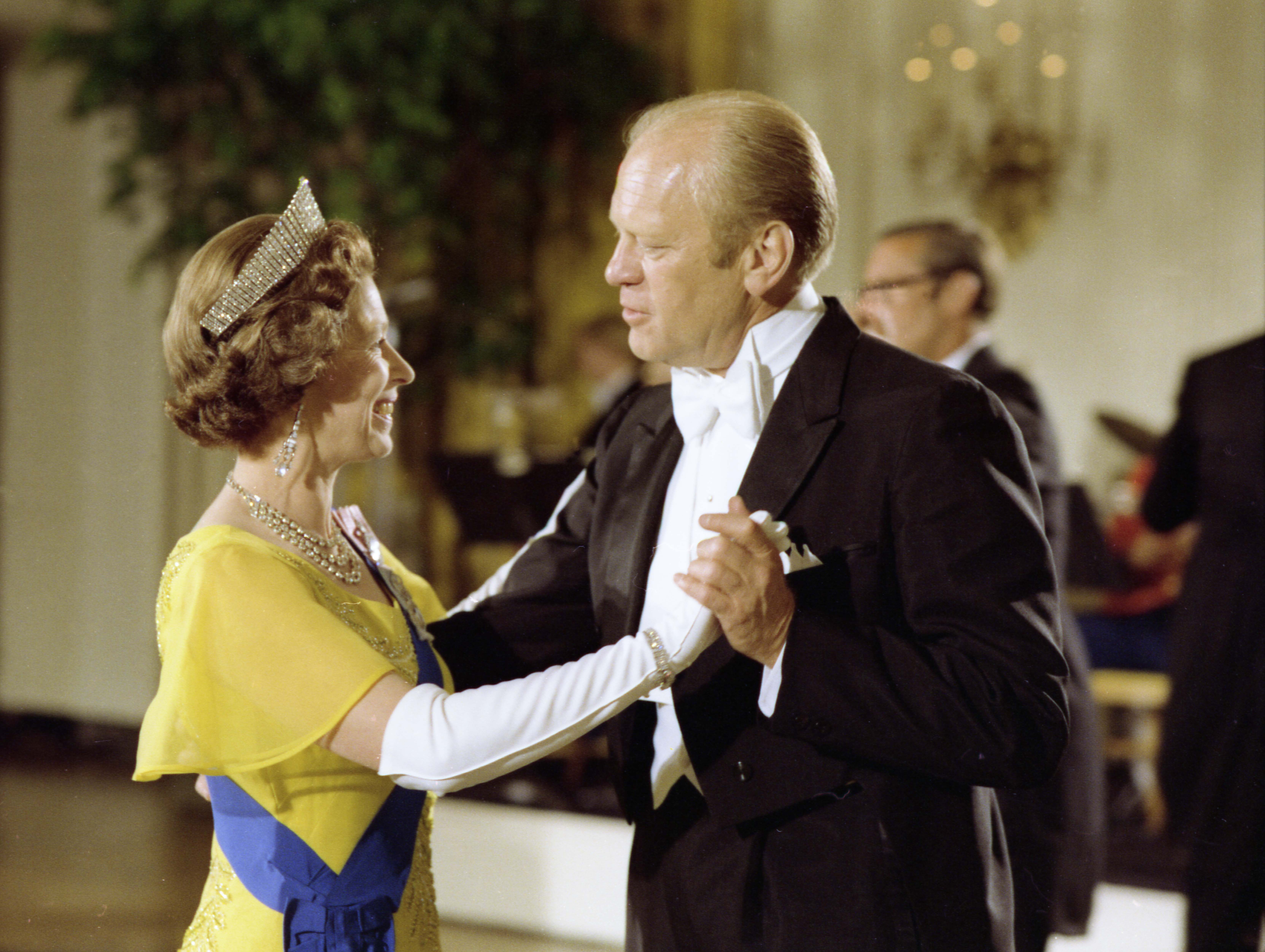 Photograph of President Gerald Ford Dancing with Queen Elizabeth II during a State Dinner Held in Her Honor, 7/7/1976.
