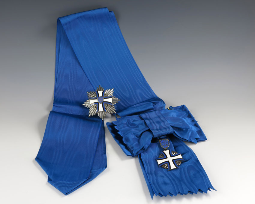 Commemorative medal and sash