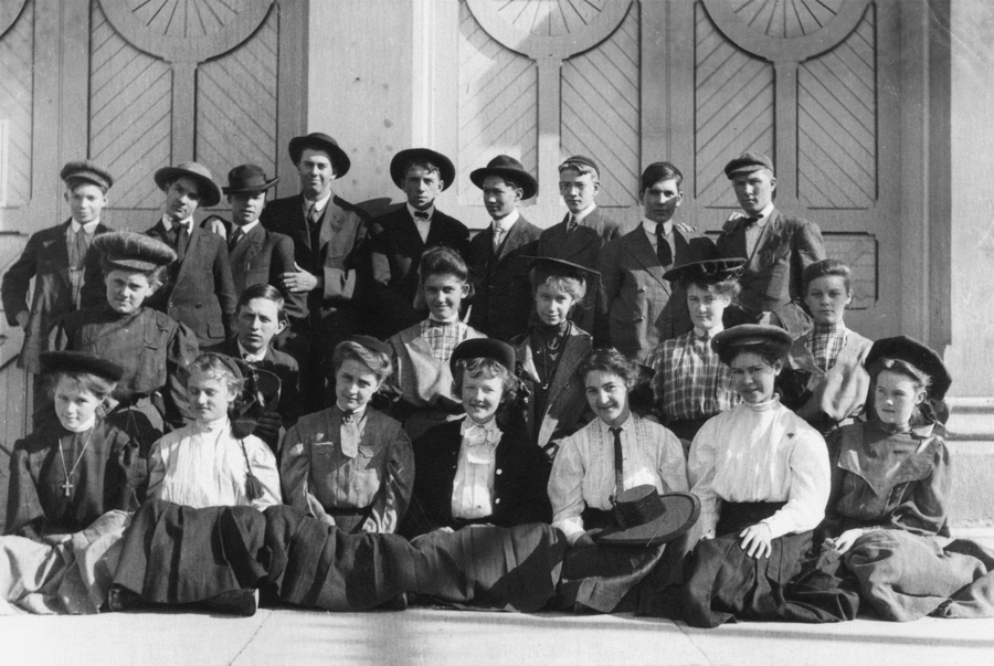 Eisenhower and freshman class, 1905